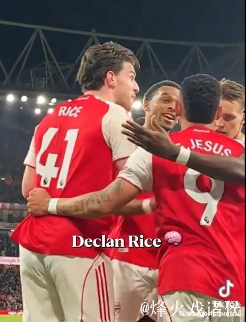 记者:本怀特将因伤至少缺阵1个月!波媒:枪手竞购波兰边路神童 记者:本怀特将因伤至少缺阵1个月!波媒:枪手竞购波兰边路神童