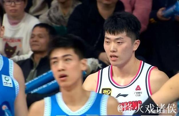 机会来了！广东队正式重用黄明依，杜锋被迫放弃张皓嘉？